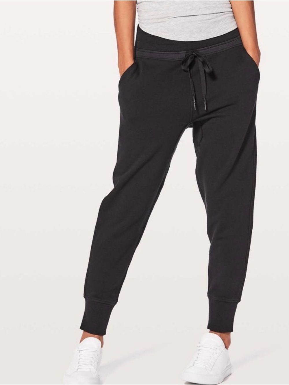 Lululemon Press Pause Jogger II in Black Size 6